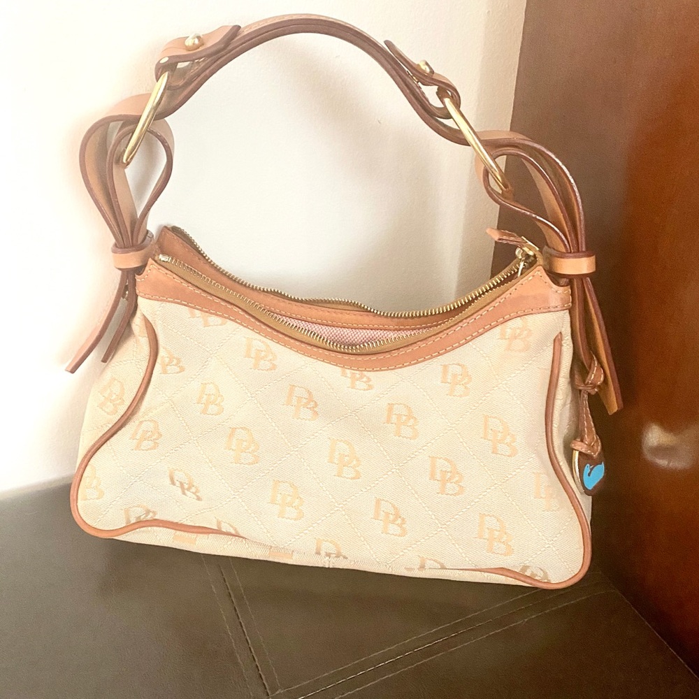 Dooney & Bourke shoulder handbag